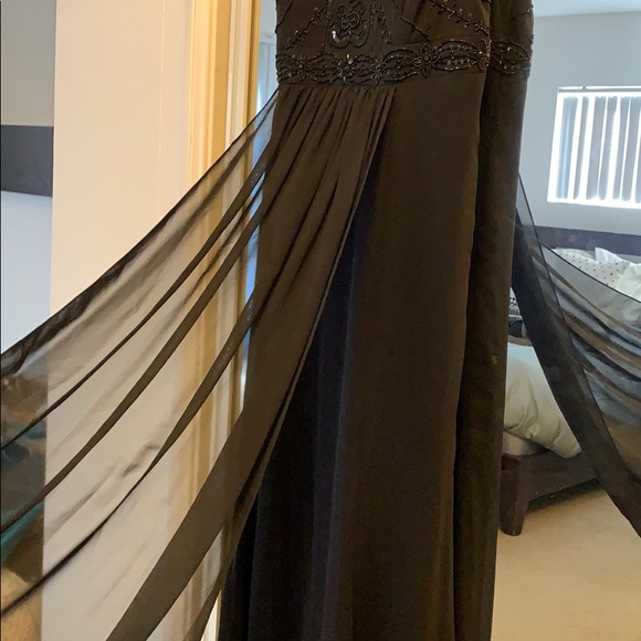 Elegant black gown - Picture 5 of 7